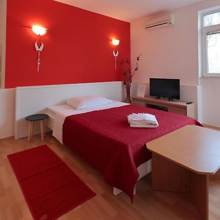 Apartments Lola Novalja Eksteriør bilde