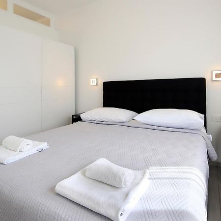 Apartments Lola Novalja Eksteriør bilde