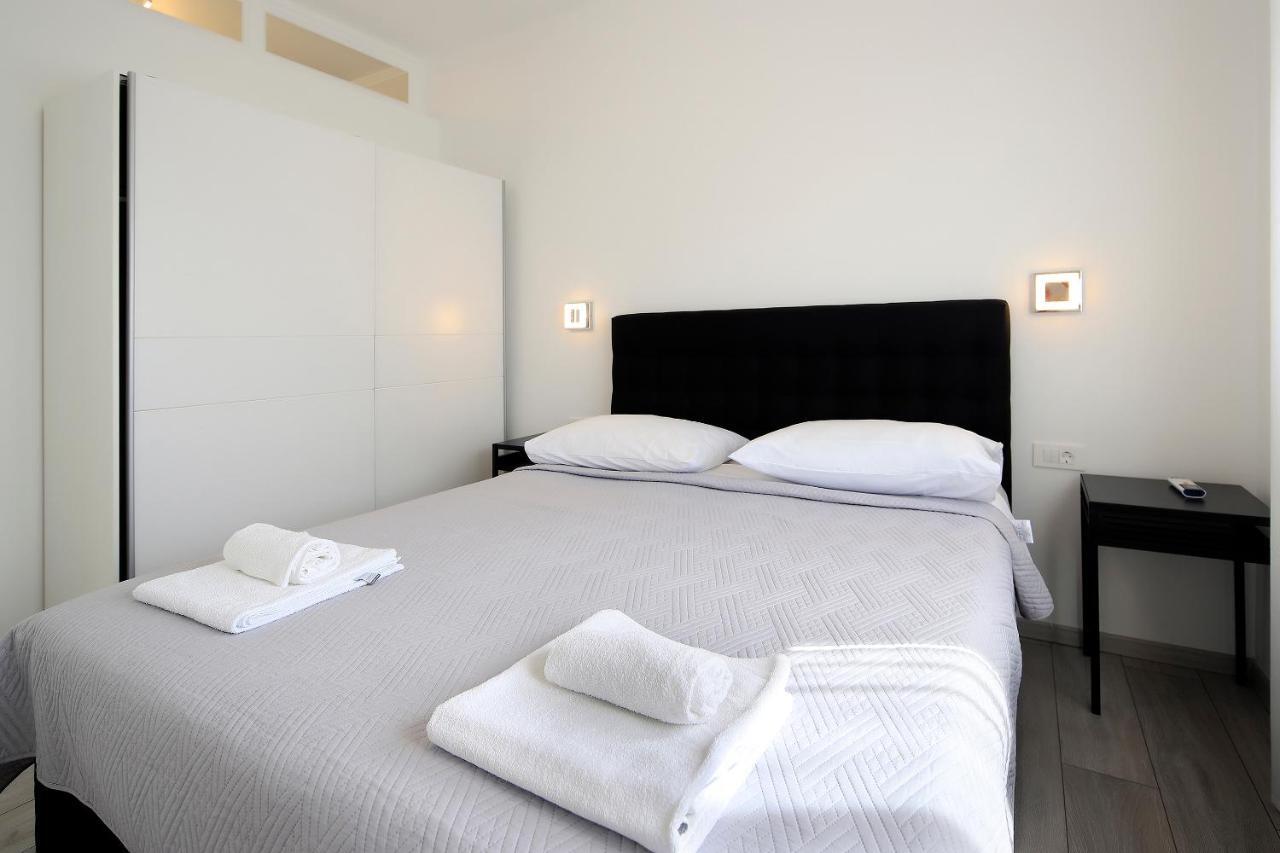 Apartments Lola Novalja Eksteriør bilde